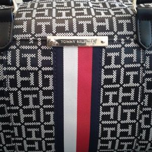 🎈Tommy Hilfiger satchel ! 🎈